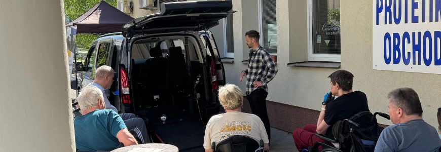 Praha lituje, jak obtížné je pro osoby se zdravotním postižením žít a pohybovat se