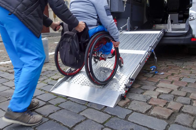Rollstuhlgerechte Fahrzeuge: Darauf müssen Sie achten!