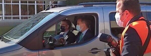El rey Filipe VI visita la planta de Vigo donde se fabrica lo más popular coche con rampa para sillas de ruedas en Europa.
