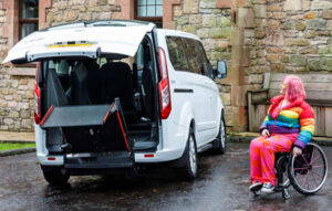 Durf te dromen met de nieuwe rolstoel aangepast voertuig met interne transfer en voorzien van zelfrij functie-opties van Allied Mobility