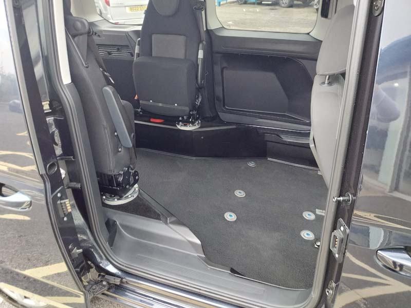 Ford Tourneo Connect MJ24XNU