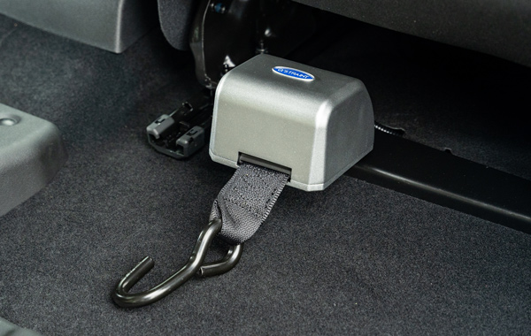 close up of front restraints